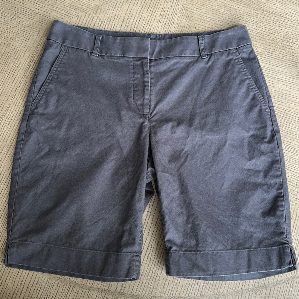 Ann Taylor LOFT - 10" Gray Tailored Women’s Bermuda Shorts - SZ 6 Julie/Curvy